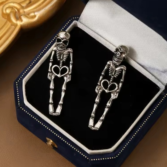 Gothic Skeleton Silver Skull Earrings - Picture 5 of 6